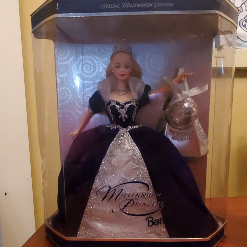 Barbie - Picture 2 of 4